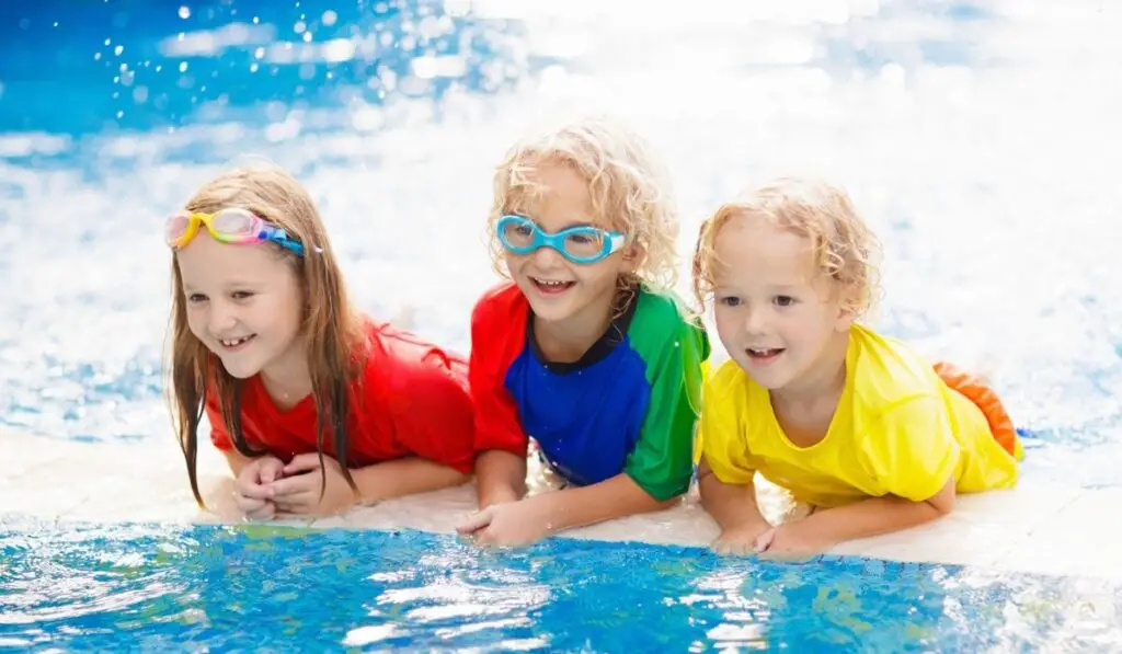 Kids in swimming pool 