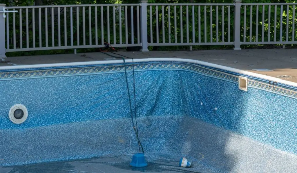 Replacing and repairing old vinyl liner of swimming pool 