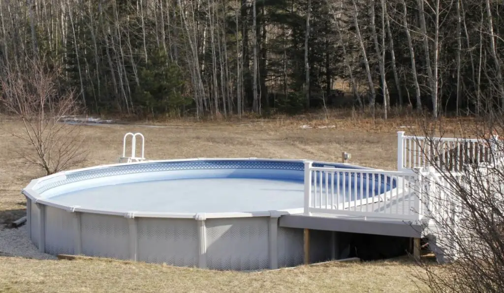 Above ground swimming pool