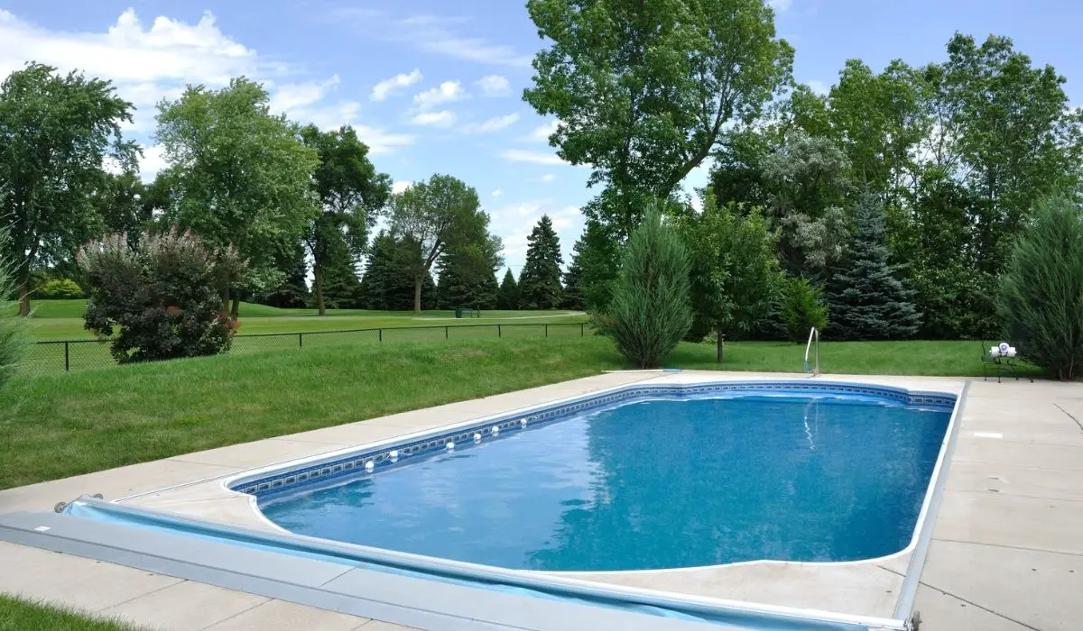 Backyard In-Ground Swimming Pool