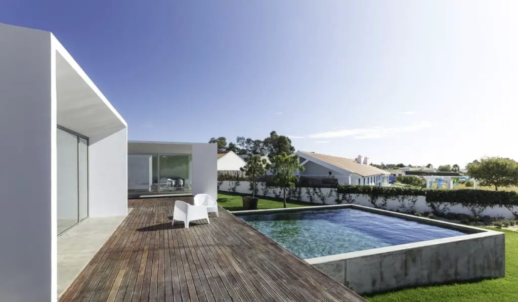 House with garden swimming pool and wooden deck