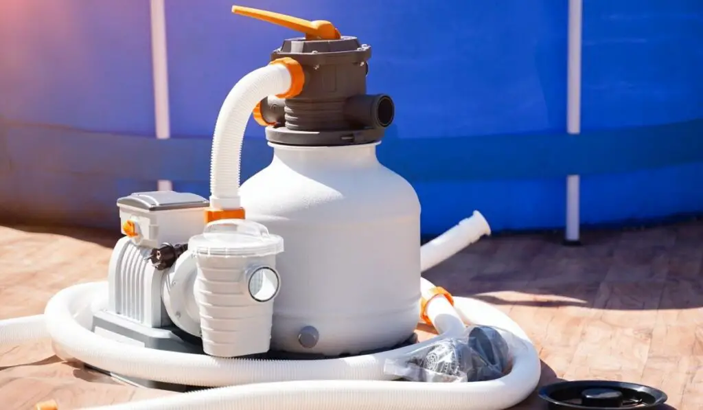 Pool water filtration system