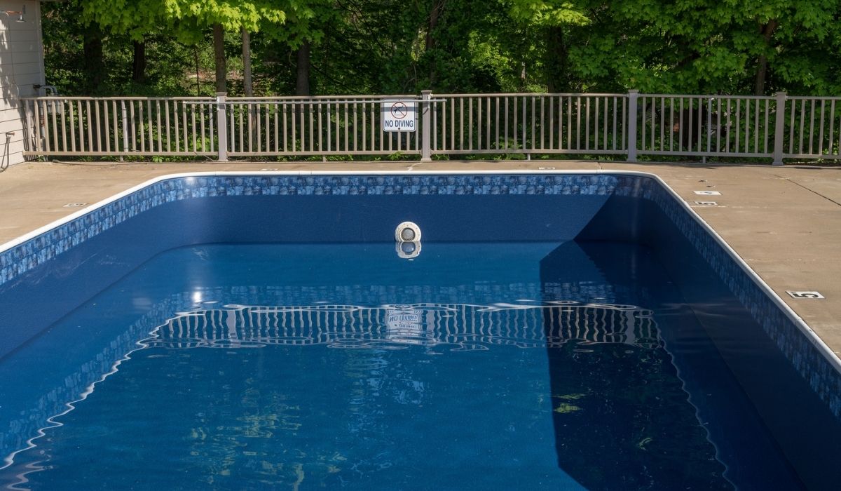 Replacing and improving vinyl liner of swimming pool