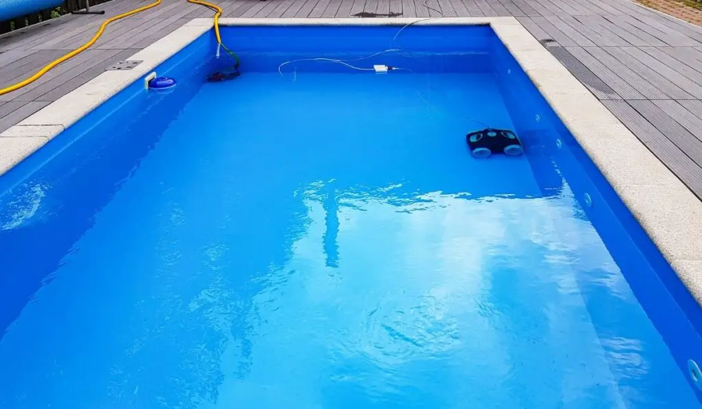 Swimming pool cleaner robot during vacuum service 