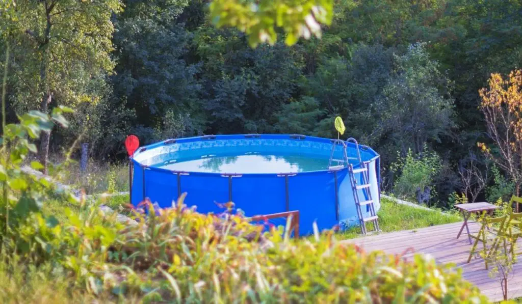 above ground swimming pool 