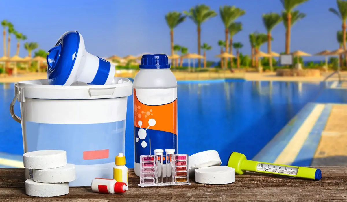 Equipment with chemical cleaning products and tools for the maintenance of the swimming pool