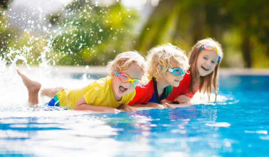 Kids in swimming pool 