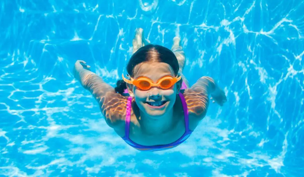 Underwater girl