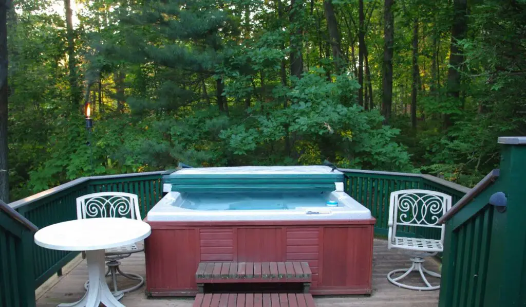 Hot tub on deck 