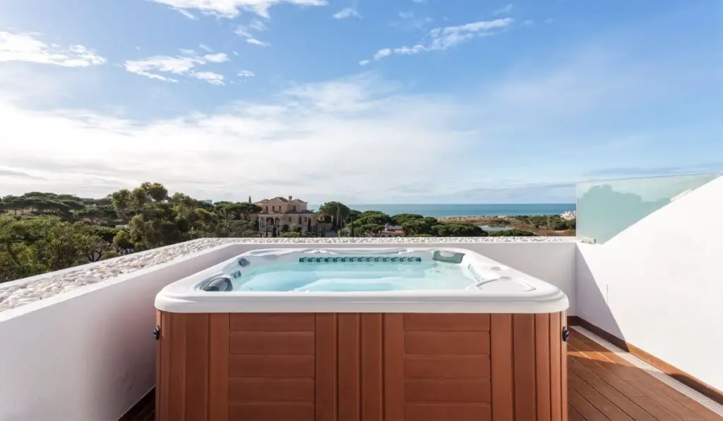 Jacuzzi suite for relaxation on roof 