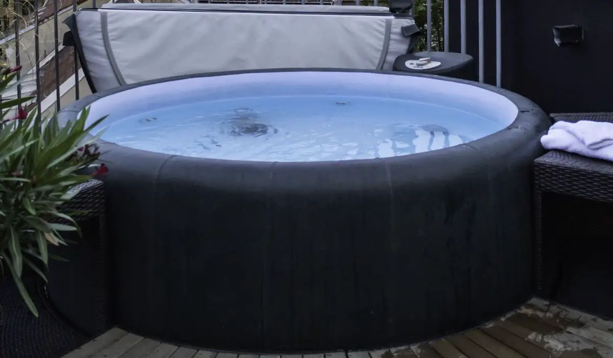 Inflatable Hot Tub Insulation Jackets Do They Work? PoolsWiki