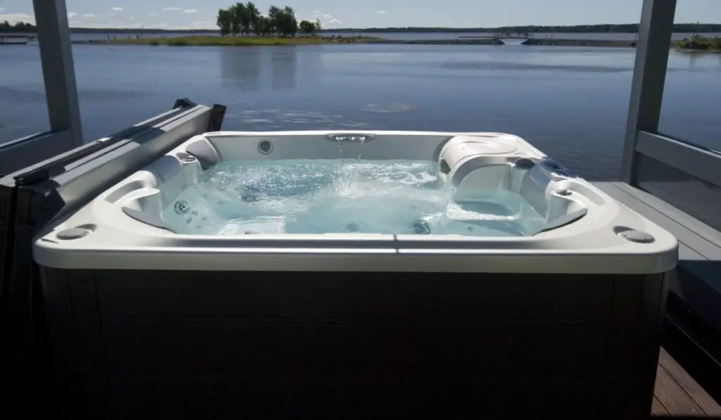 Jacuzzi by the beach