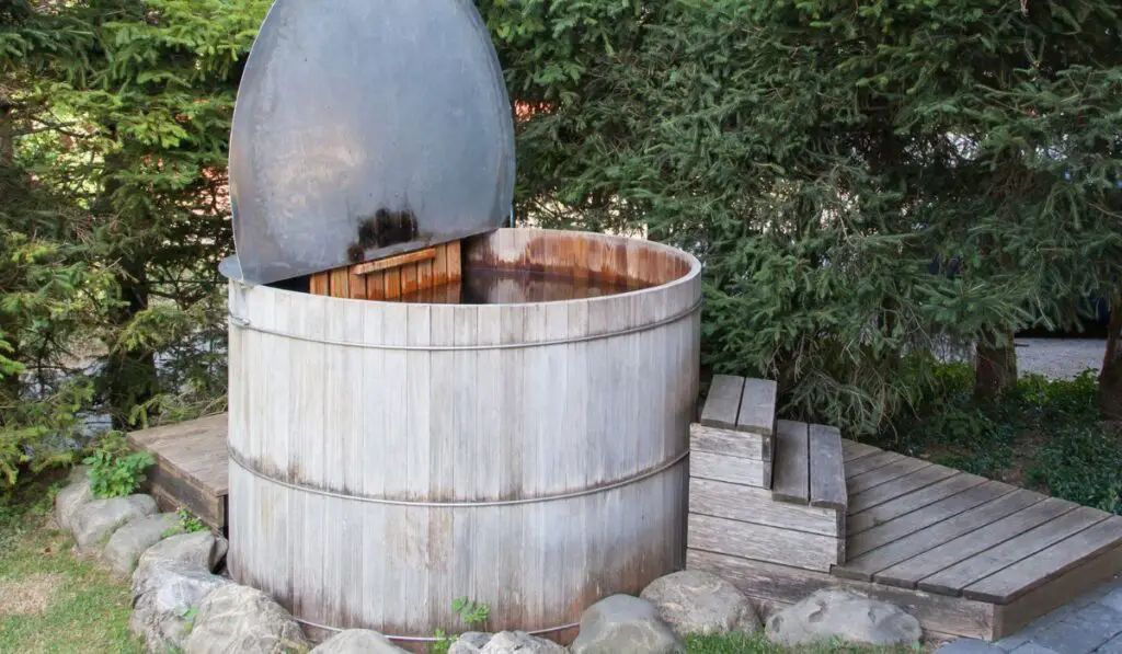 Wooden hot tub in the alps