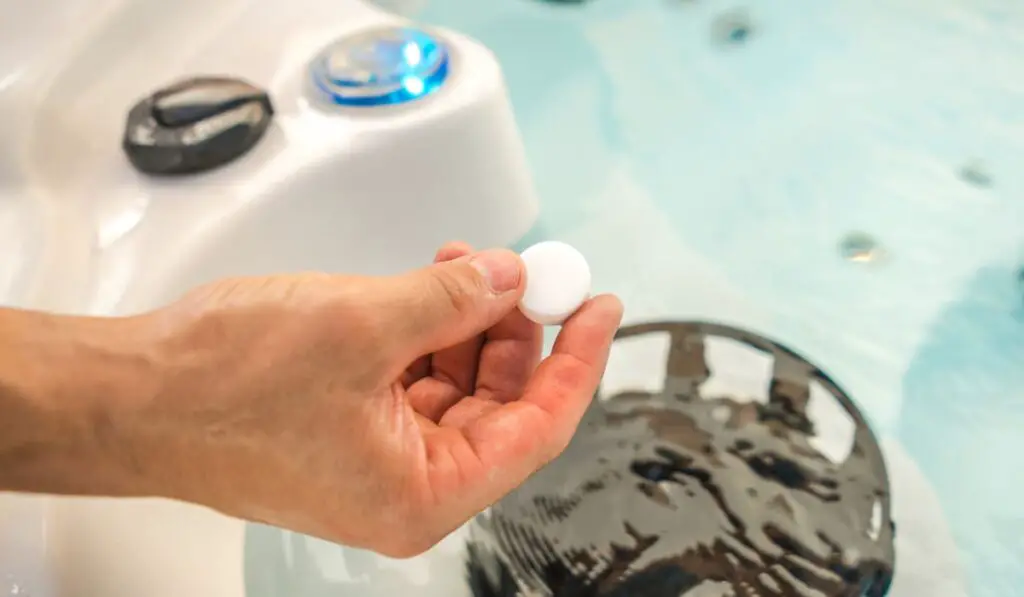 Using Chlorine Tabs in a Hot Tub Spa