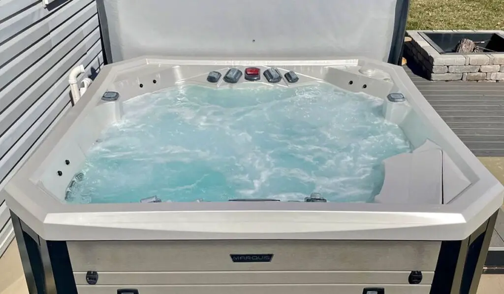 Hot Tub - 5 Person Marquis V84L