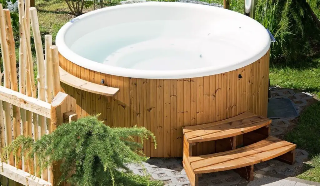 Hot tub in the garden