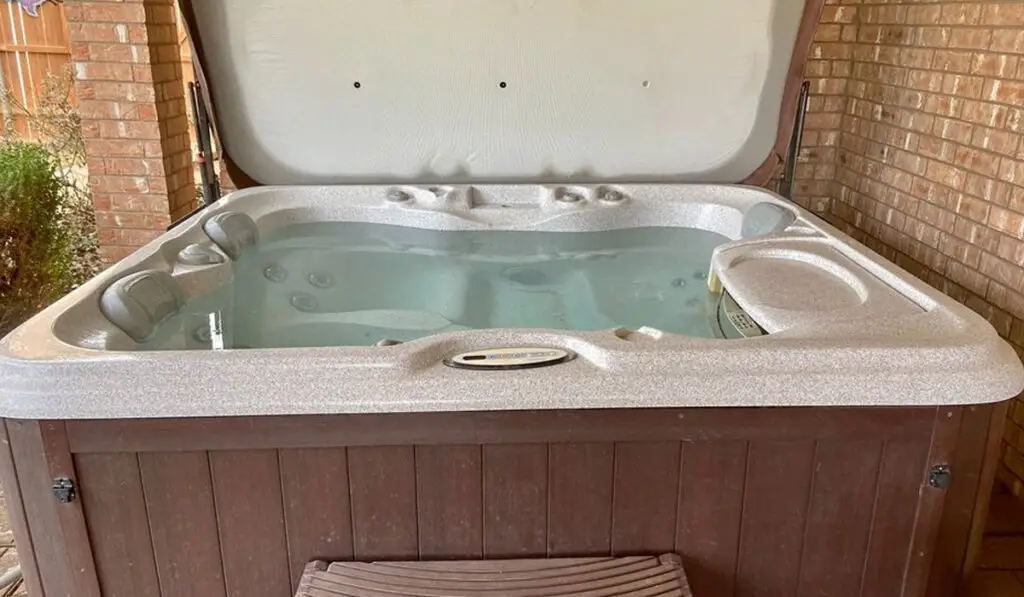 Sundance Spa hot tub