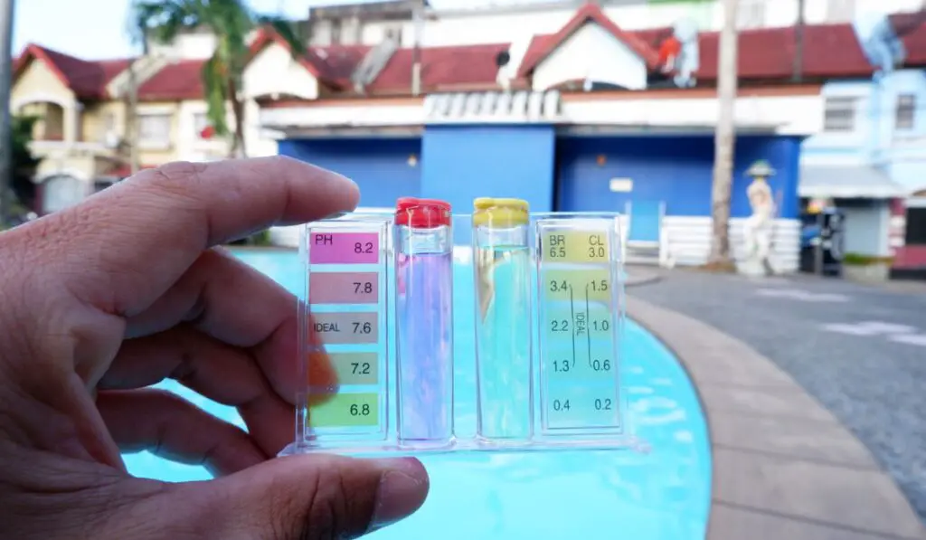 Swimming pool water quality test kit